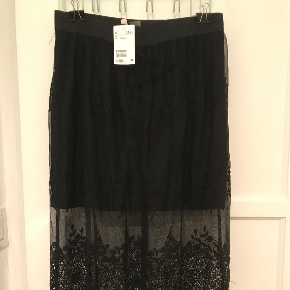 Black elastic waist with lace skirt